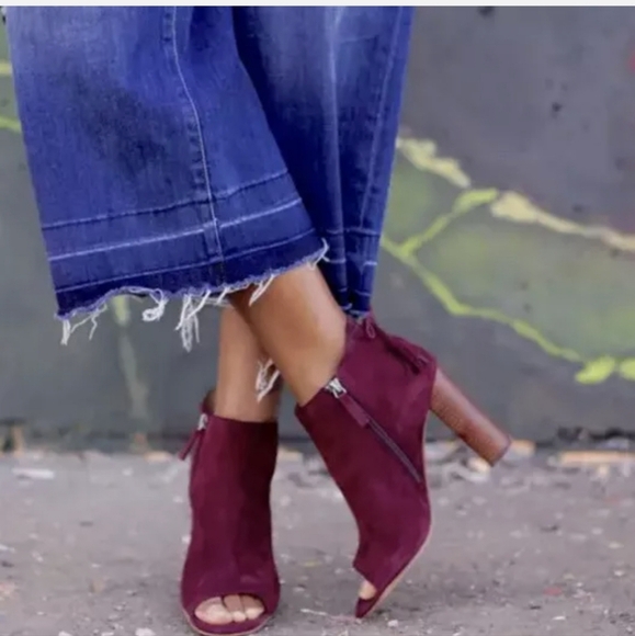 Women's Burgundy Peep Toe Suede Ankle Heel Boots Size 7 By Halogen - Picture 1 of 5